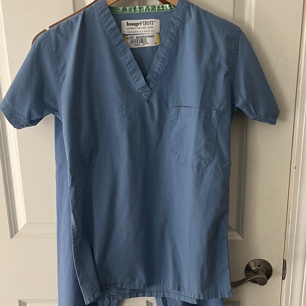 NWT Set of Scrubs light Blue top and bottom sz XS Fashion Seal Healthcare - Picture 2 of 13